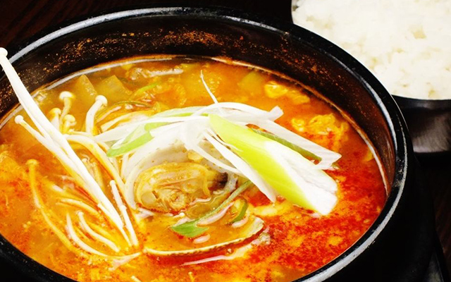 スタミナ満点の美味しい韓国料理でパワーランチ!